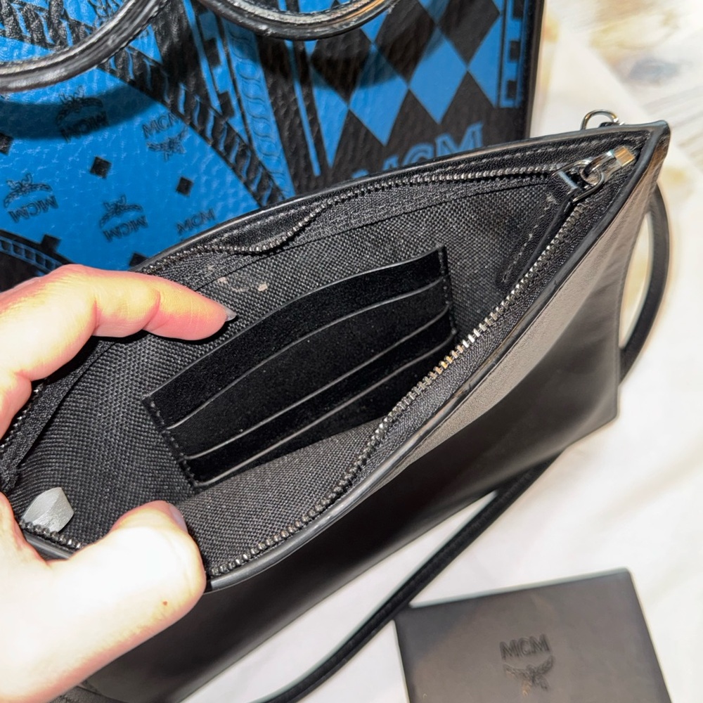 MCM Kira Baroque Print Tote l - Picture 8 of 9